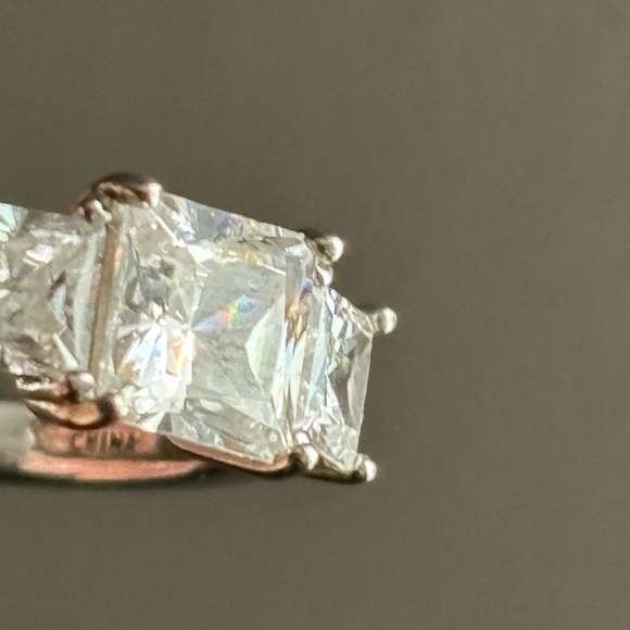 Sterling Silver Cubic Zirconia ring - Picture 7 of 9